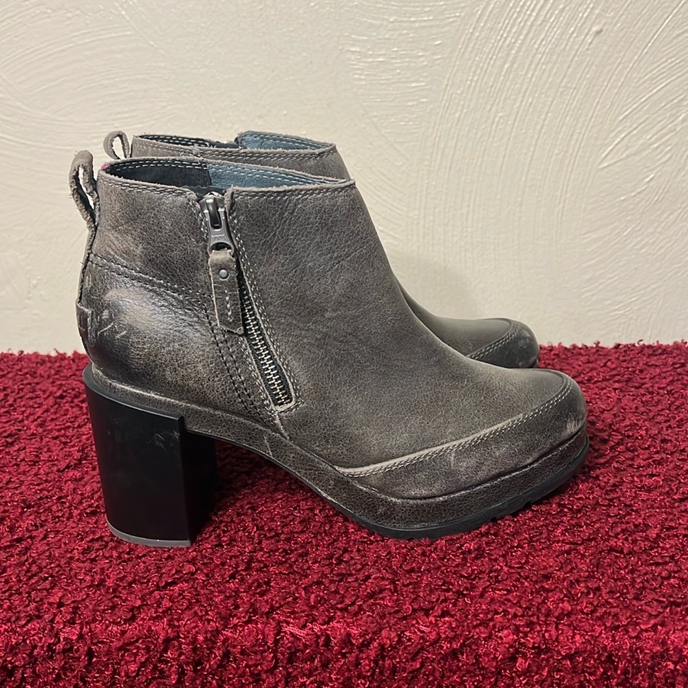 SOREL Blake Bootie boots size 8 gray leather